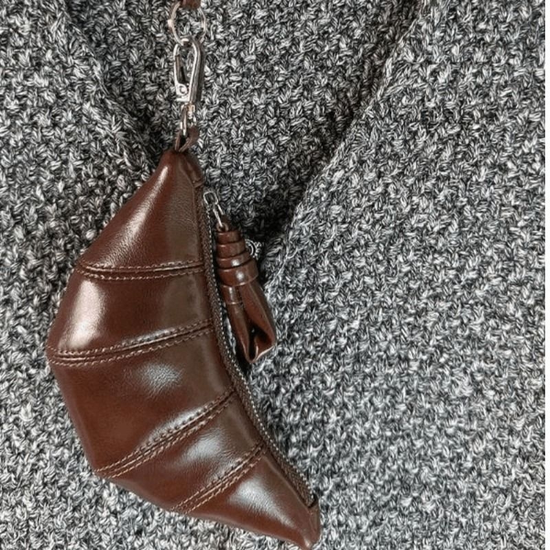 新款小众轻奢挂脖牛角包新款油蜡零钱包钥匙多功能复古挂脖零钱包