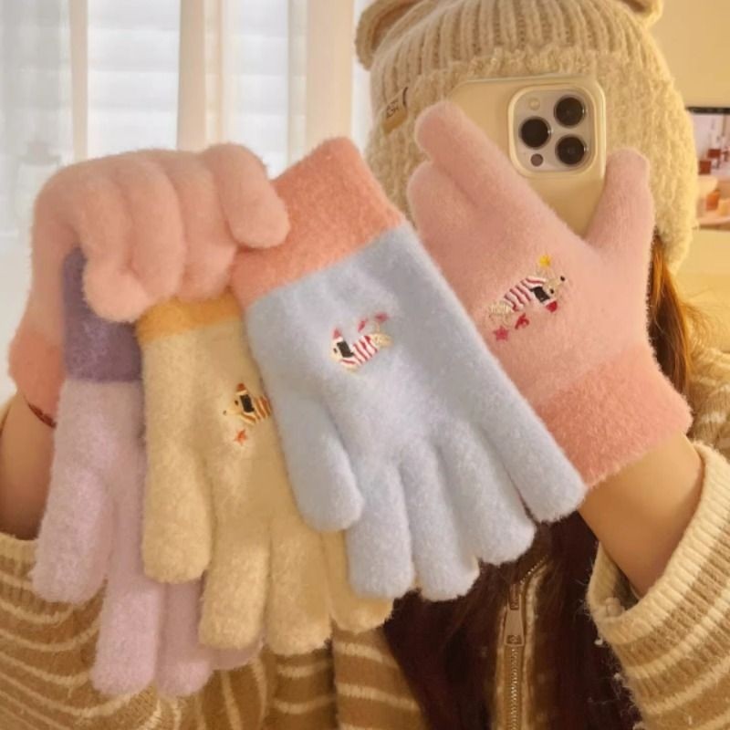 冬季可爱刺绣腊肠狗分指手套学生骑单车骑行保暖毛绒手套冬天女生