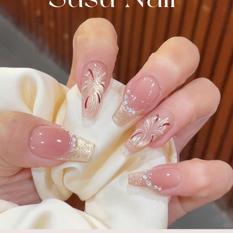 美甲穿戴甲中长款秋冬显白烟花法式猫眼贴片红色粉色蝴蝶结椭圆