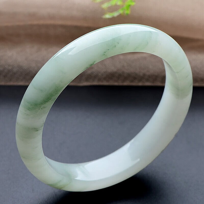 正品新疆天山翠手镯翠色玉镯正圈真玉石飘翠镯子送女友妈妈可复检
