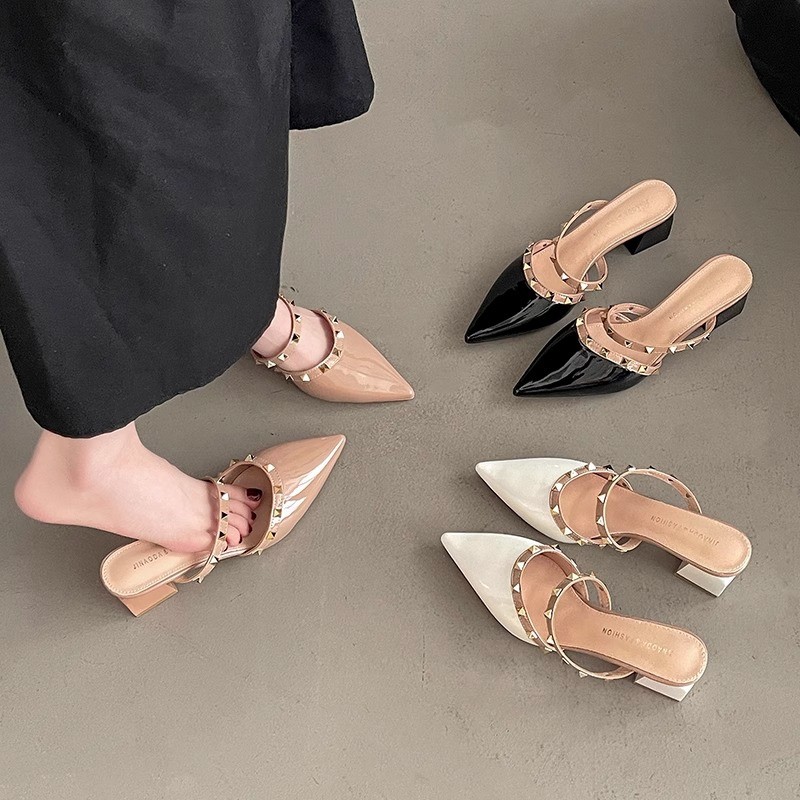 包头尖头凉拖鞋女2025春夏季新款外穿粗跟拖鞋气质女鞋潮中跟铆钉