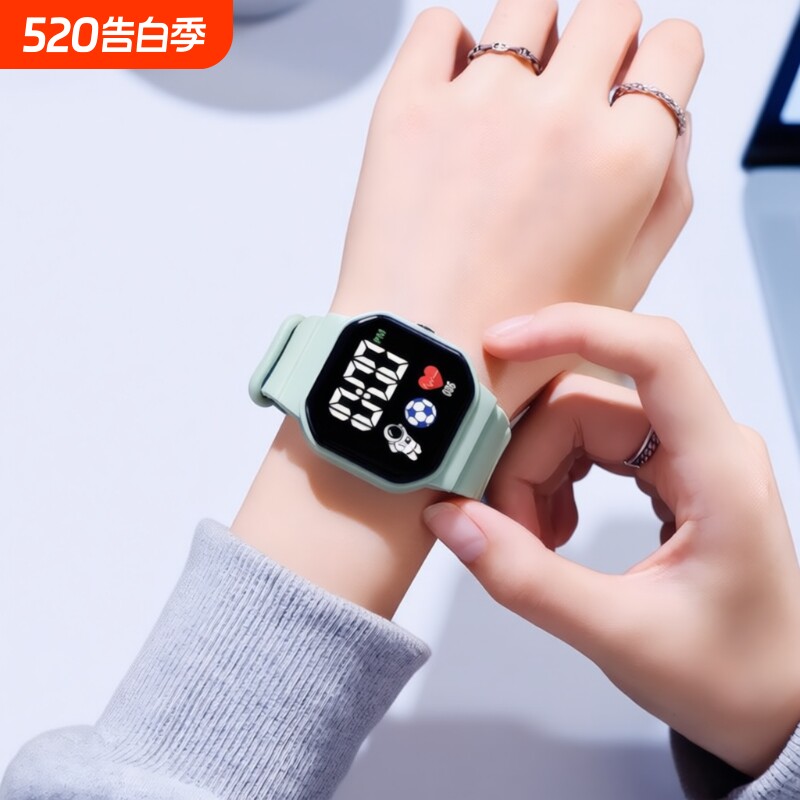 学生LED电子手表太空人高颜值简约时尚手环P33防水新款多功能显