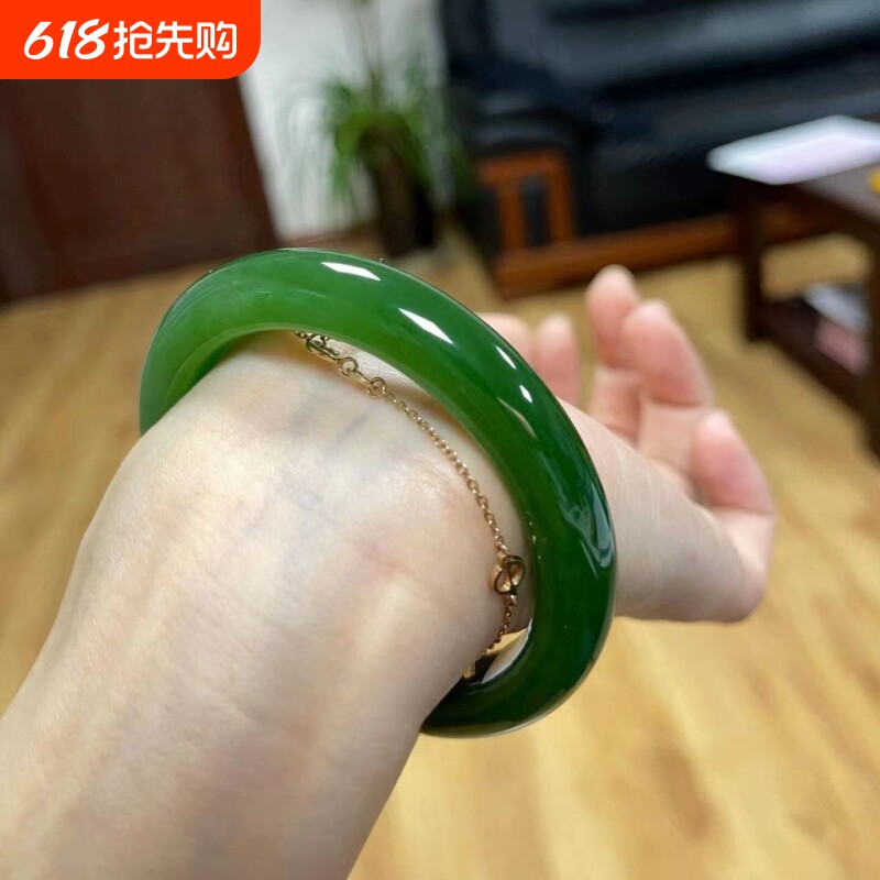 年轻款菠菜绿和田玉手镯女款胖圆条新疆仿玉镯冰种碧绿玉髓镯子