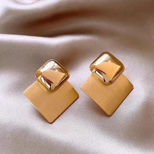 金色方块形耳钉新款2025银针耳环夸张复古高级气质耳饰女