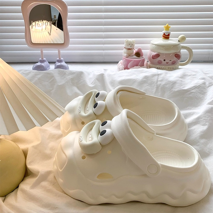 超火可爱大眼仔洞洞鞋女款2025新款夏季凉拖鞋厚底踩屎感包头半拖
