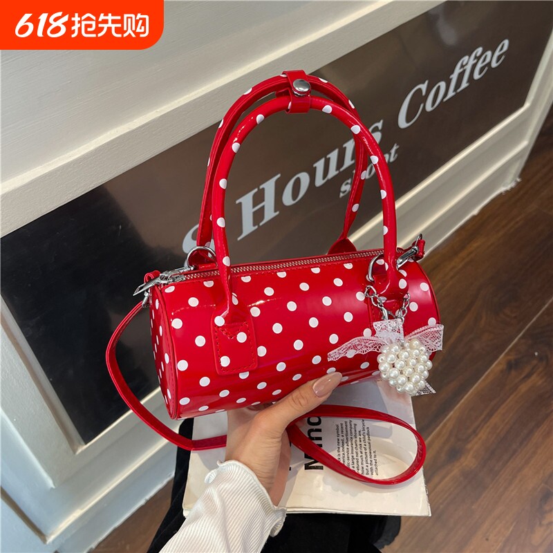 超火小众波点包包女式2026新款精致迷你百搭斜挎包爆款手提圆筒包