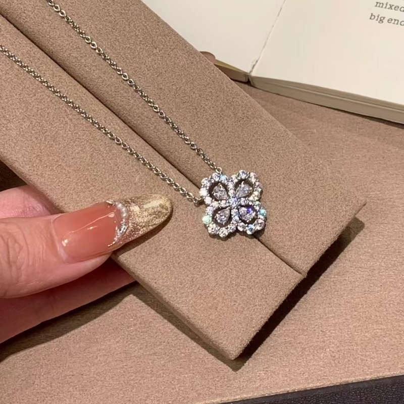四叶草项链女满钻轻奢小众纯银镀18K白金色锁骨链ins项链水滴钻