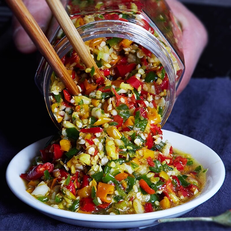 湖南特产彩椒酱蒜蓉辣椒酱剁椒酱四川辣酱特辣下饭菜瓶装美味拌面