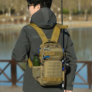 战术背包小型多功能路亚工具收纳谷麦背竿户外徒步登山钓鱼双肩包