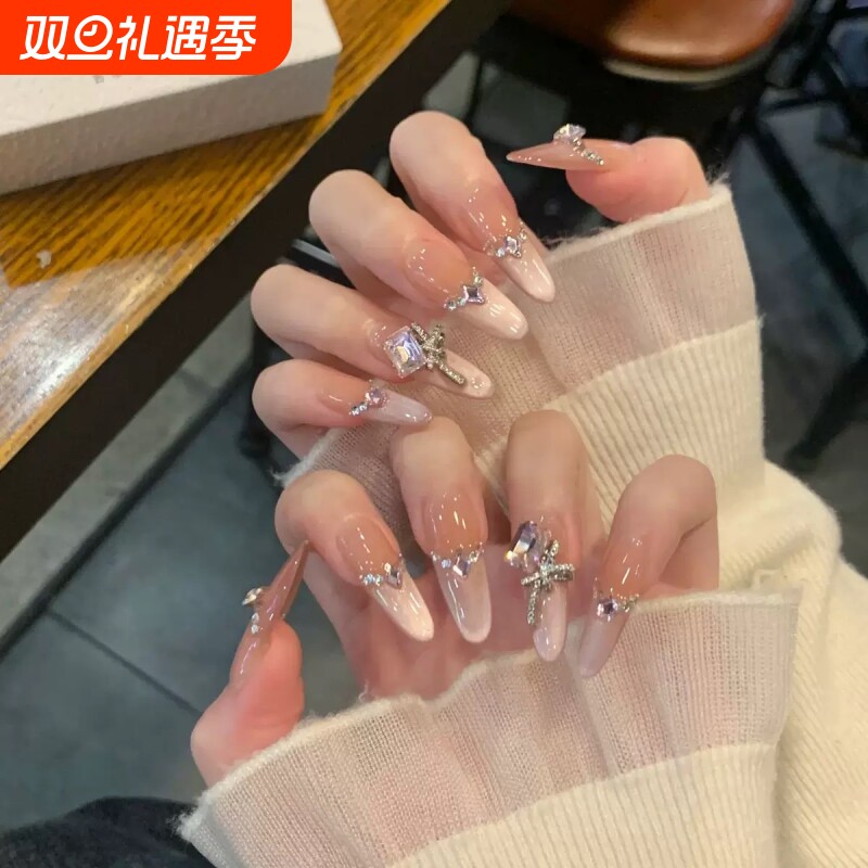 富家千金爆闪高级感穿戴甲