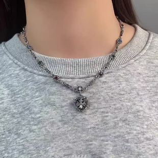 vintage高级感爱心克罗锁骨链小众设计秋冬毛衣链长款甜酷风项链