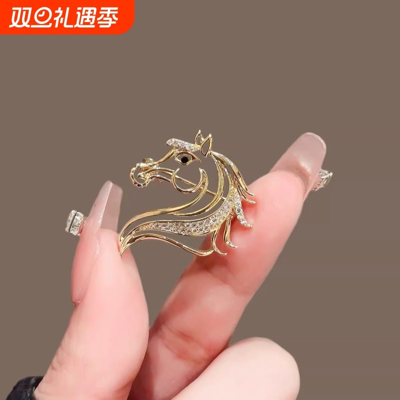 2026新款马年精致镂空小马胸针男女个性设计别针领口胸花衣服配饰