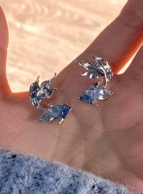 蚊香盘耳夹冷淡风渐变蓝金鱼耳钉小众独特恋与深空祁煜周边耳饰