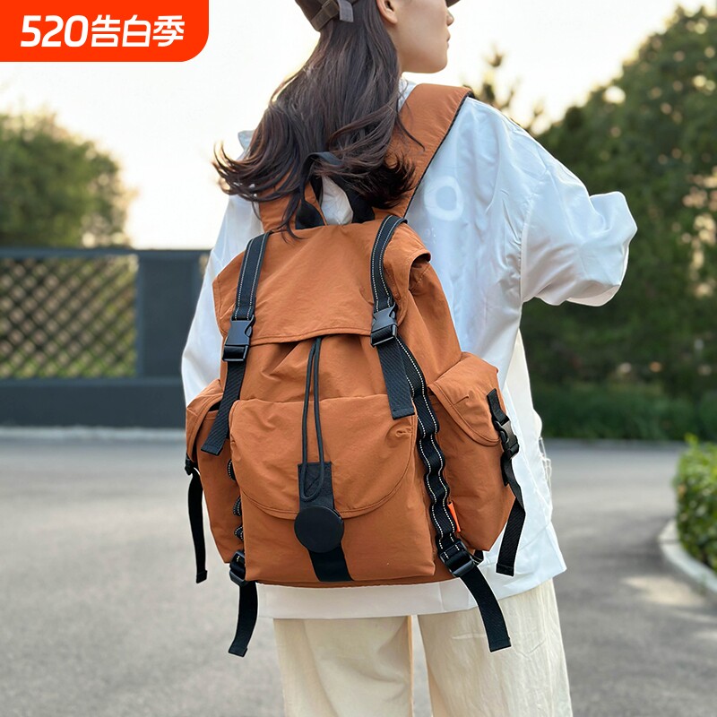 户外徒步登山包女士新款轻便旅游大容量双肩包高颜值防水旅行背包