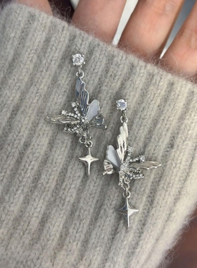 【神秘又高级!】Tahlia Brier 轻奢高级蝴蝶不对称星芒锆石耳饰