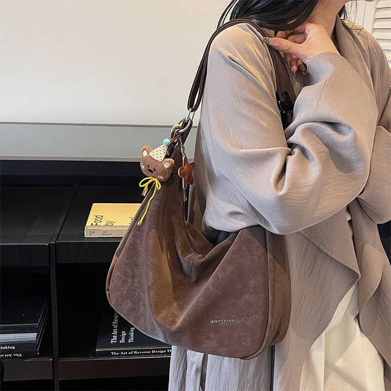 伊布古奇包包女式2025新款简约单肩斜挎包大容量通勤百搭托特包