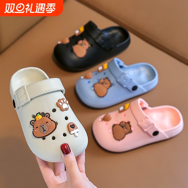 2025小孩儿童洞洞鞋夏季男女童踩屎感防滑包头亲子新款沙滩凉拖鞋