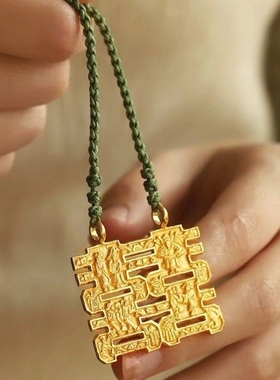 古法手工錾刻金色双囍项链囍字挂坠小众轻奢气质高级生日礼物配饰