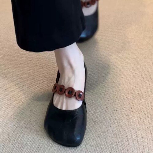 意尔康心选小众复古圆头浅口单鞋女2026新款百搭纽扣软皮玛丽珍鞋