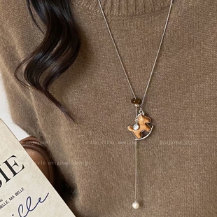 毛衣链项链情人节2026新款小马吊坠女秋冬长款复古本命年配饰新