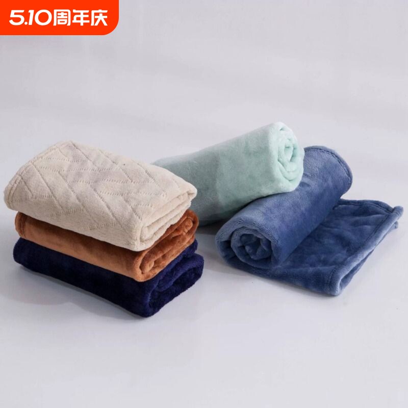 新款 现货宠物毛毯礼品配套珊瑚绒法兰绒空调盖毯保暖狗垫背包/箱