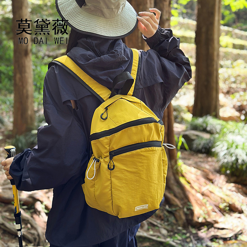 莫黛薇纯色简约轻便双肩通勤新款登山包休闲旅行包学生户外书包