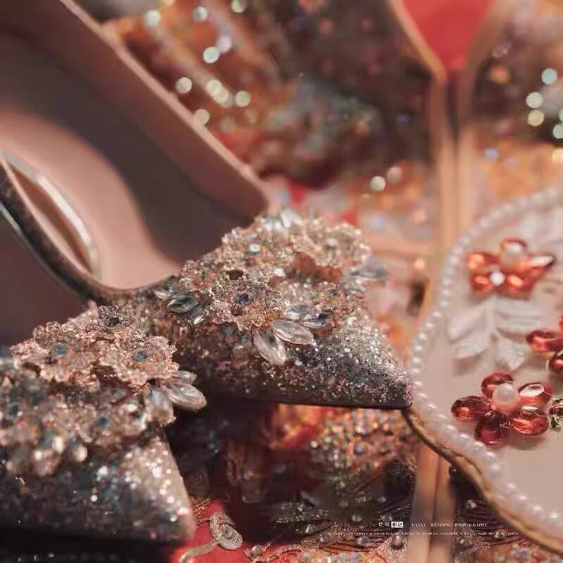 主纱婚鞋秀禾婚纱两穿新娘鞋女2025新款金色水晶高跟鞋不累脚婚礼