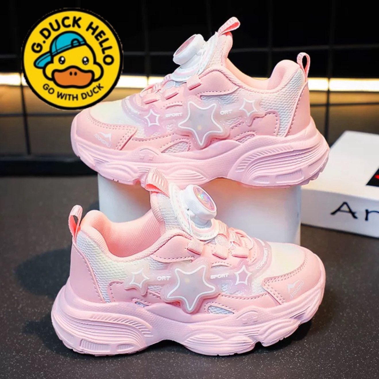 小黄鸭透气运动女童发光运动鞋