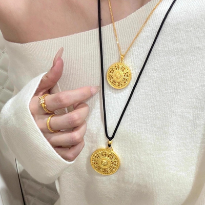新中式复古卍字镂空八宝罗盘吊坠项链福牌圆牌毛衣链国风女黄金色