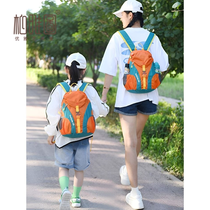 户外春游双肩包女轻便骑行包儿童旅游小背包运动新款多功能登山包