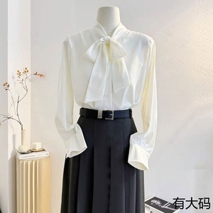 设计感小众蝴蝶结大码缎面白衬衫女2025新款春夏职业雪纺飘带上衣