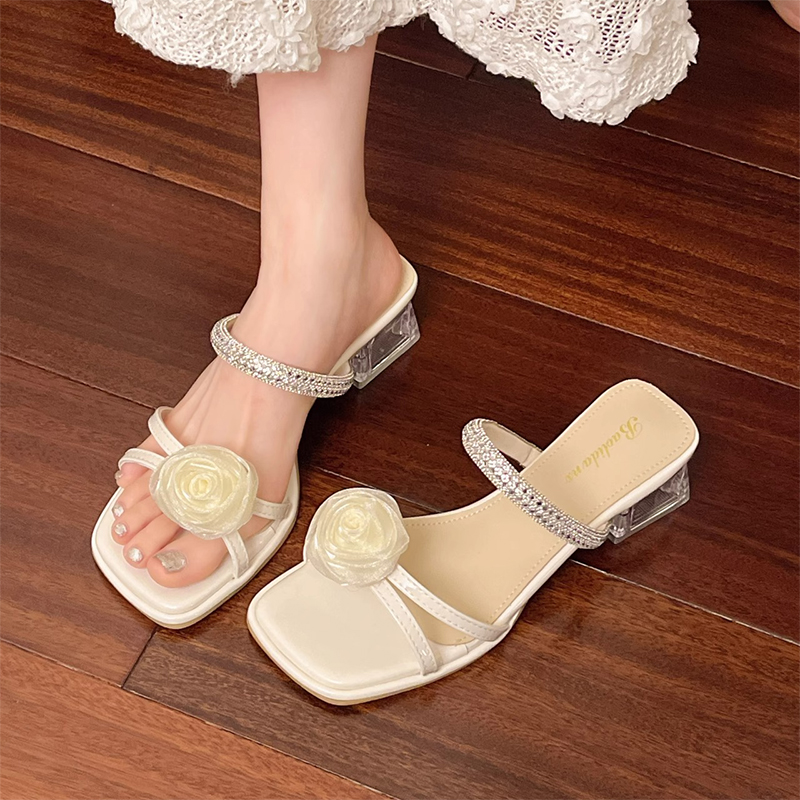 绝美配裙子粗跟凉拖鞋女夏外穿时尚花朵2025新款法式水晶高跟凉鞋