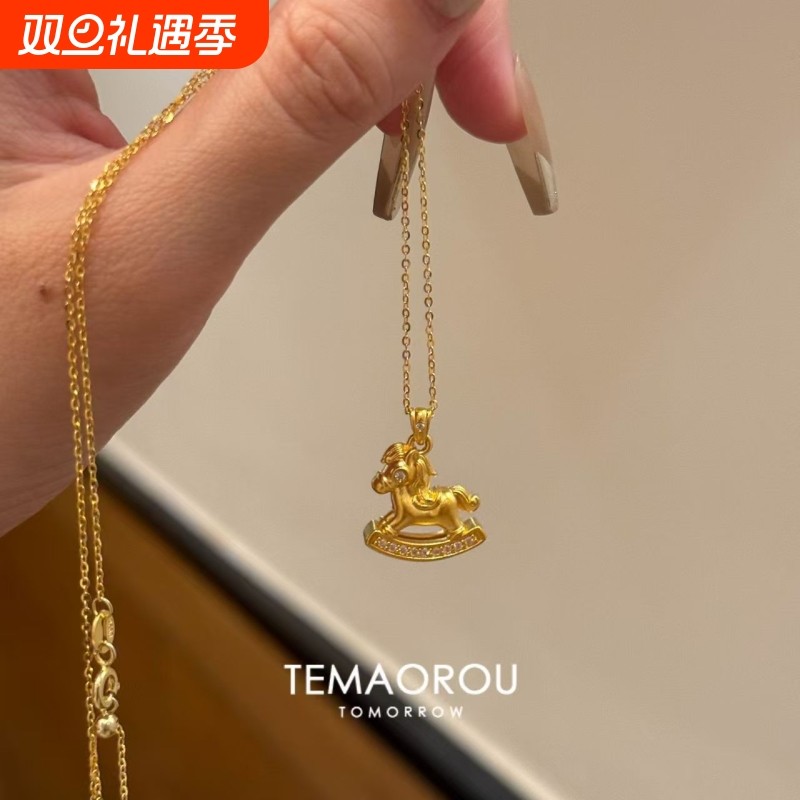 “马上有钱”可爱木马吊坠金色项链新中式复古毛衣链配饰2026新款