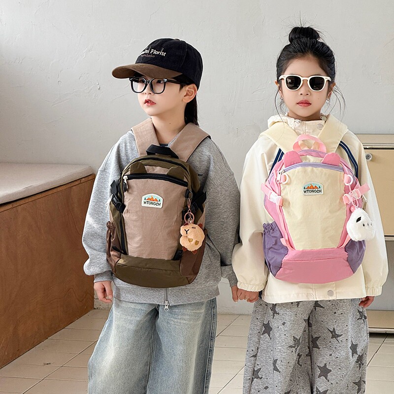 男女孩学生外出旅游轻便研学书包图片