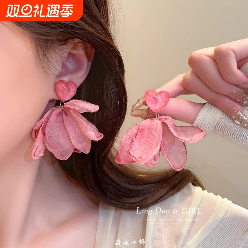 度假风 甜美粉色爱心雪纺耳环法式超仙花瓣耳钉小众独特设计耳饰