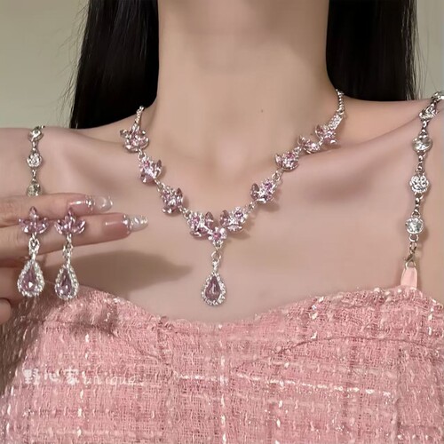 粉樱花语精致感水滴吊坠项链轻奢晚礼服锁骨链套装花朵甜妹镀金