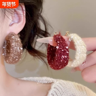 2025圣诞红色毛绒耳环耳圈冬季毛绒球毛线毛茸茸圣诞节新年耳饰