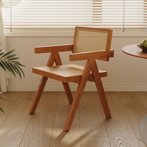 北欧实木单人餐椅昌迪加尔家用民宿阳台扶手椅中古风编藤靠背椅子