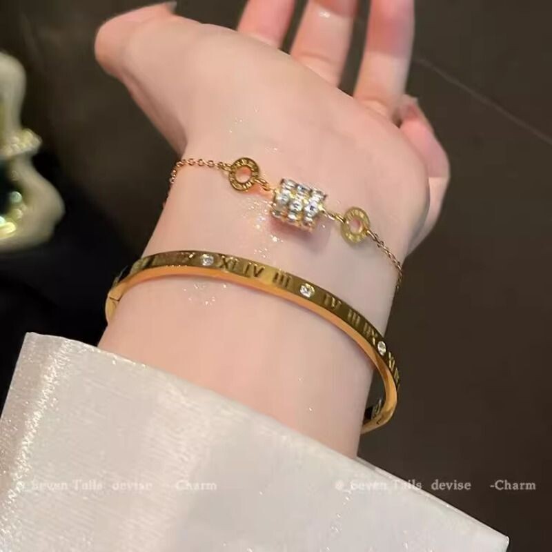 韩系高级感小蛮腰手链女2025新款夏季冷淡风手镯轻奢小众手饰配饰