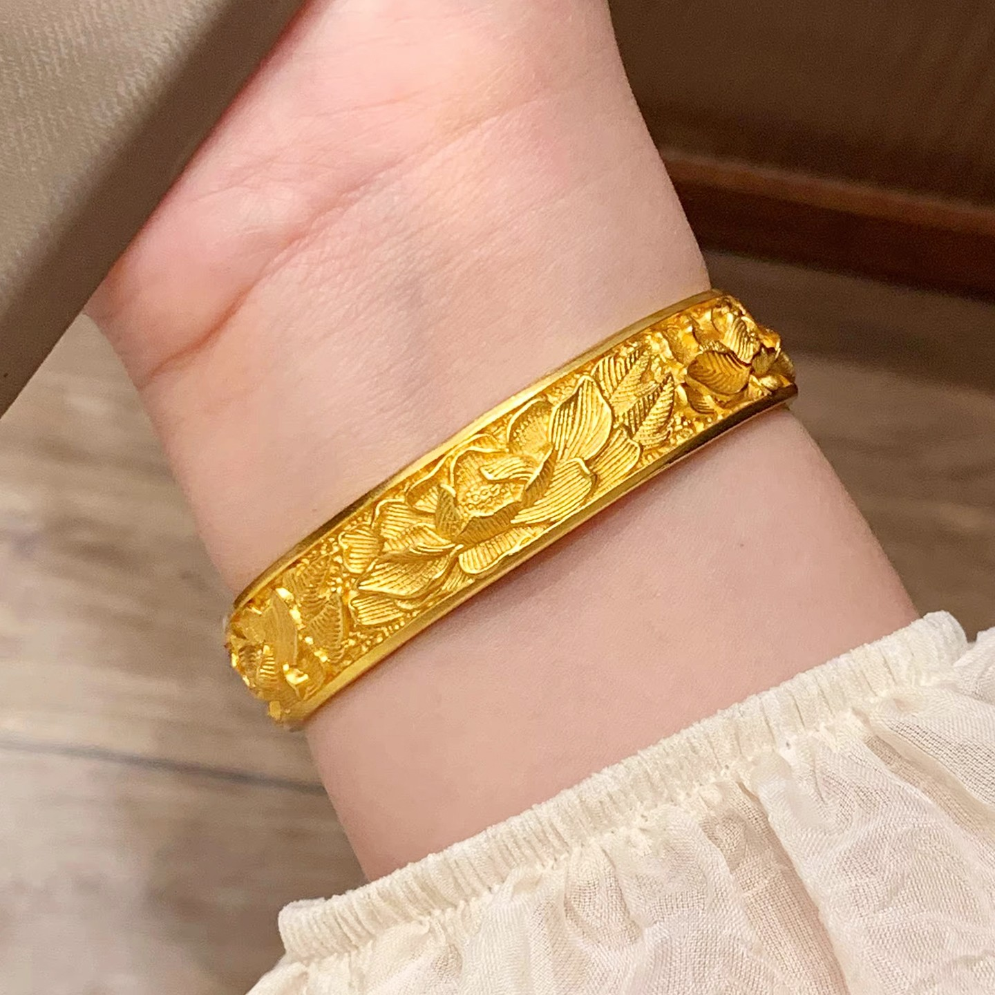 宽版牡丹花手镯越南沙金女黄金色实心轮胎花朵新中式国风复古镯子