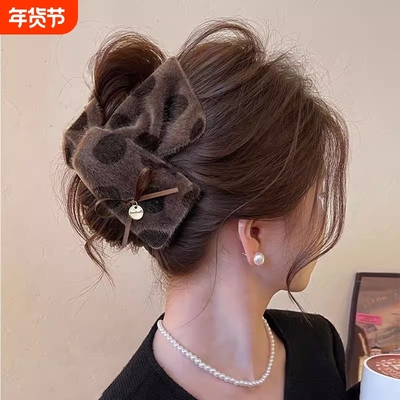 波点毛绒三角抓夹女鲨鱼夹高级感