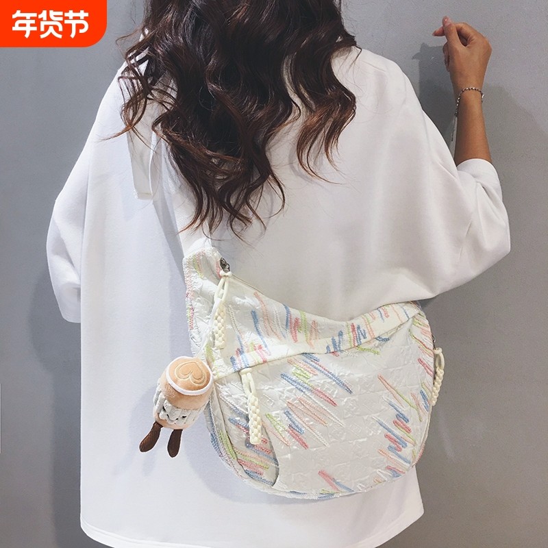 大容量帆布包包女2025新款通勤斜挎包运动旅游骑行饺子包条纹单肩