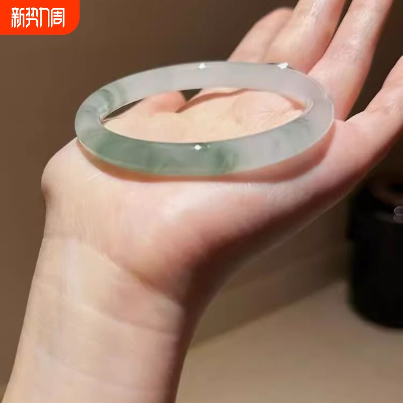 爆款新疆平替天山翠仿玉手镯子冰糯种冰翠浅绿半山水飘花色高级感