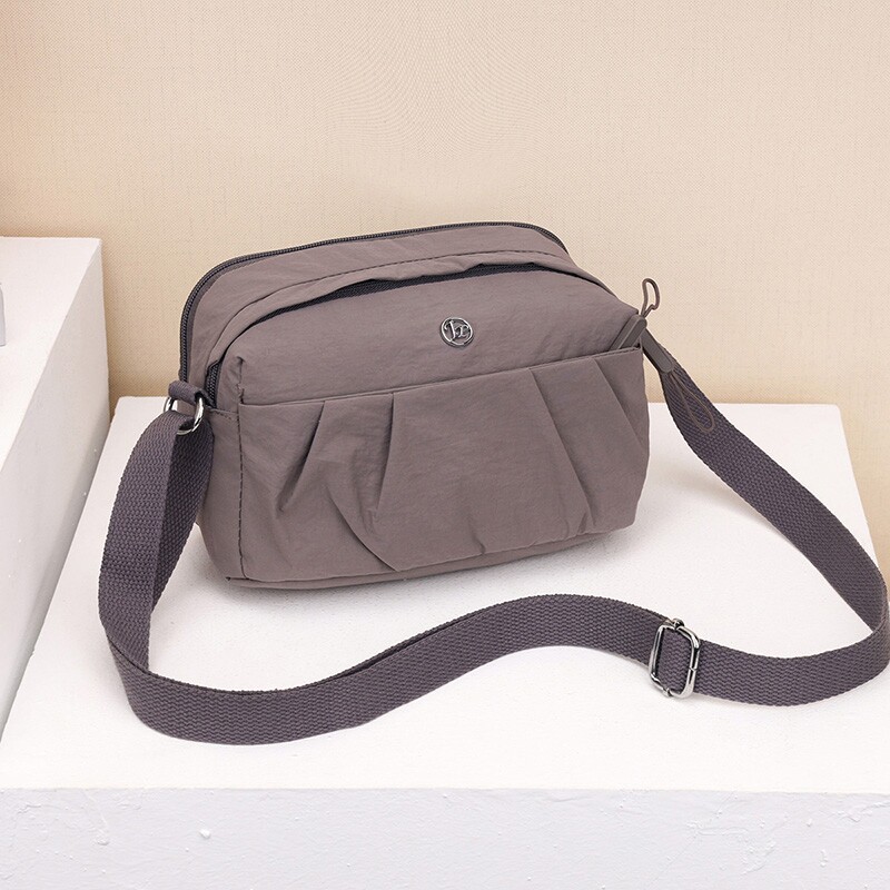 2025新款潮布包女包轻便手机包女斜挎多层小包单肩粉色休闲简约