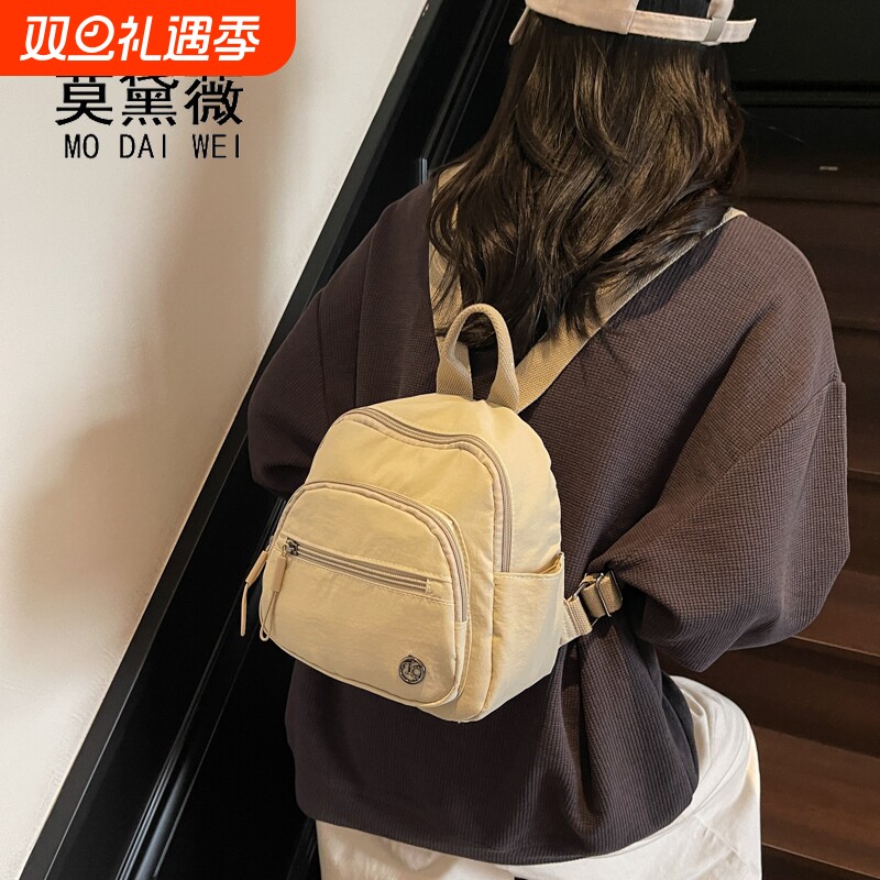 莫黛薇2025新款女士双肩包女包百搭通勤大容量简约小背包黑色尼龙