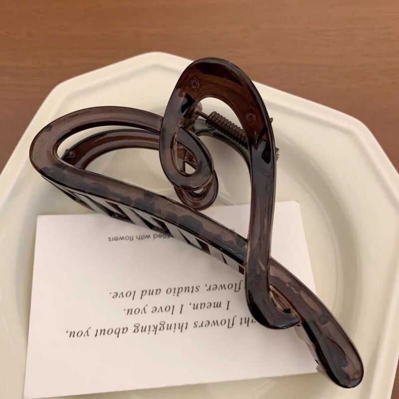 许我耀眼赵露思许妍同款爱心抓夹高级感后脑勺盘发鲨鱼夹发夹头饰