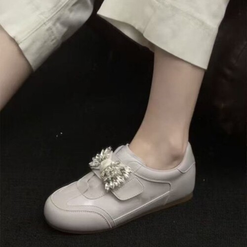 意尔康心选时尚水钻小白鞋女2026秋季新款户外休闲鞋舒适圆头轻便
