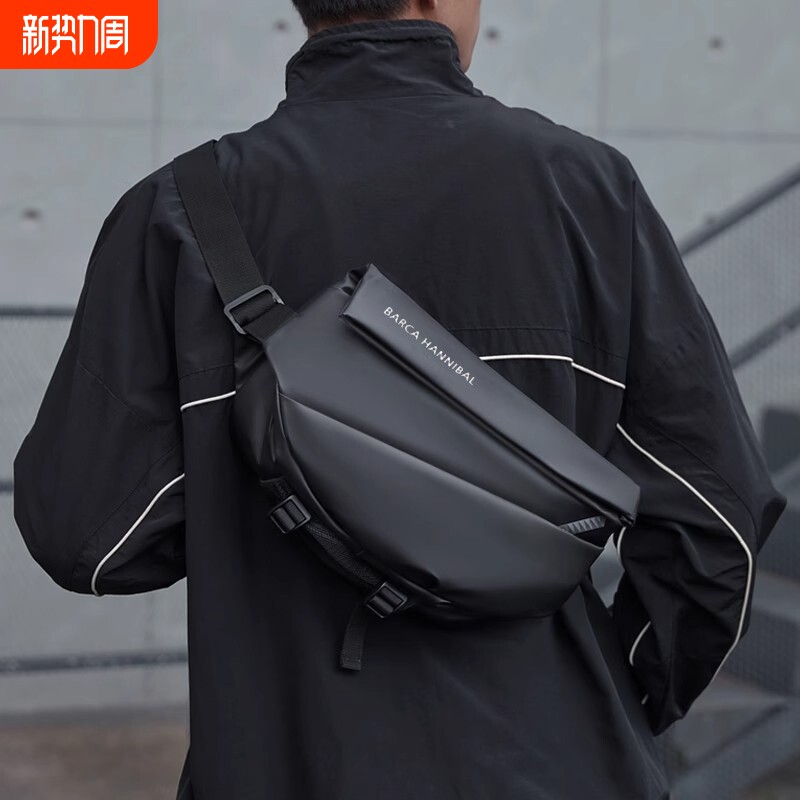 单肩斜挎包男款大容量潮摩托车胸包单肩包磁吸扣背包男士骑行跨包