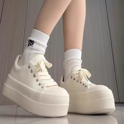 赵露思奶油超高6CM厚底小白鞋女2025秋冬新款百搭透气板鞋面包鞋