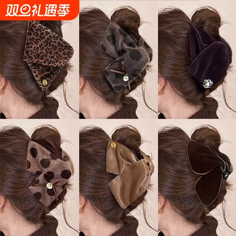 气质豹纹~抓夹皮质三角鲨鱼夹高级感大号秋女2025新款后脑勺发夹